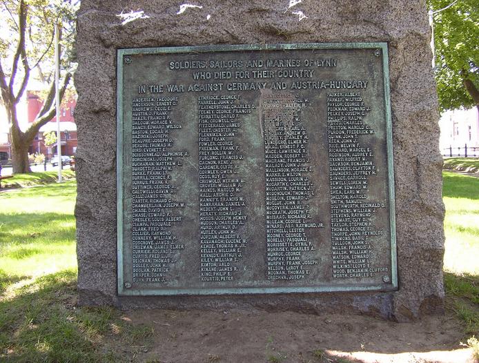 Zoom on the image : Lynn World War Memorial Boulder